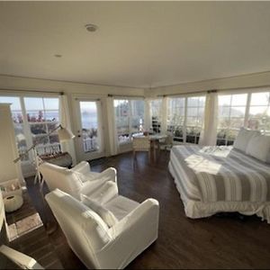 Trinidad Bay Bed And Breakfast Hotel